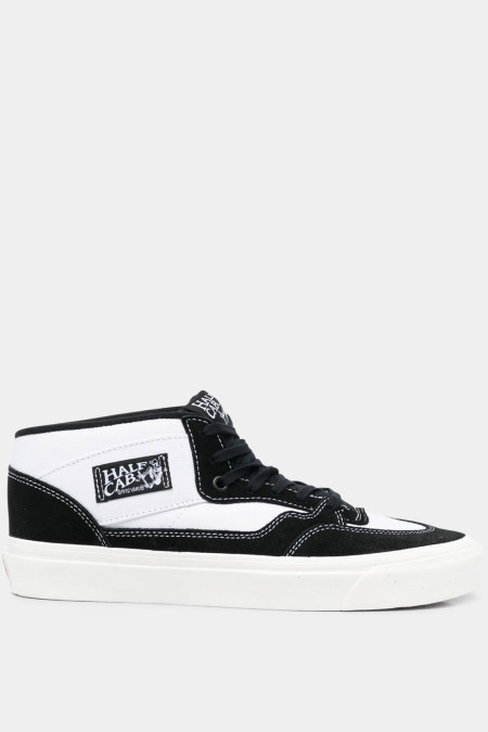 UA Half Cab 33 DX VN0A5KX6BA21