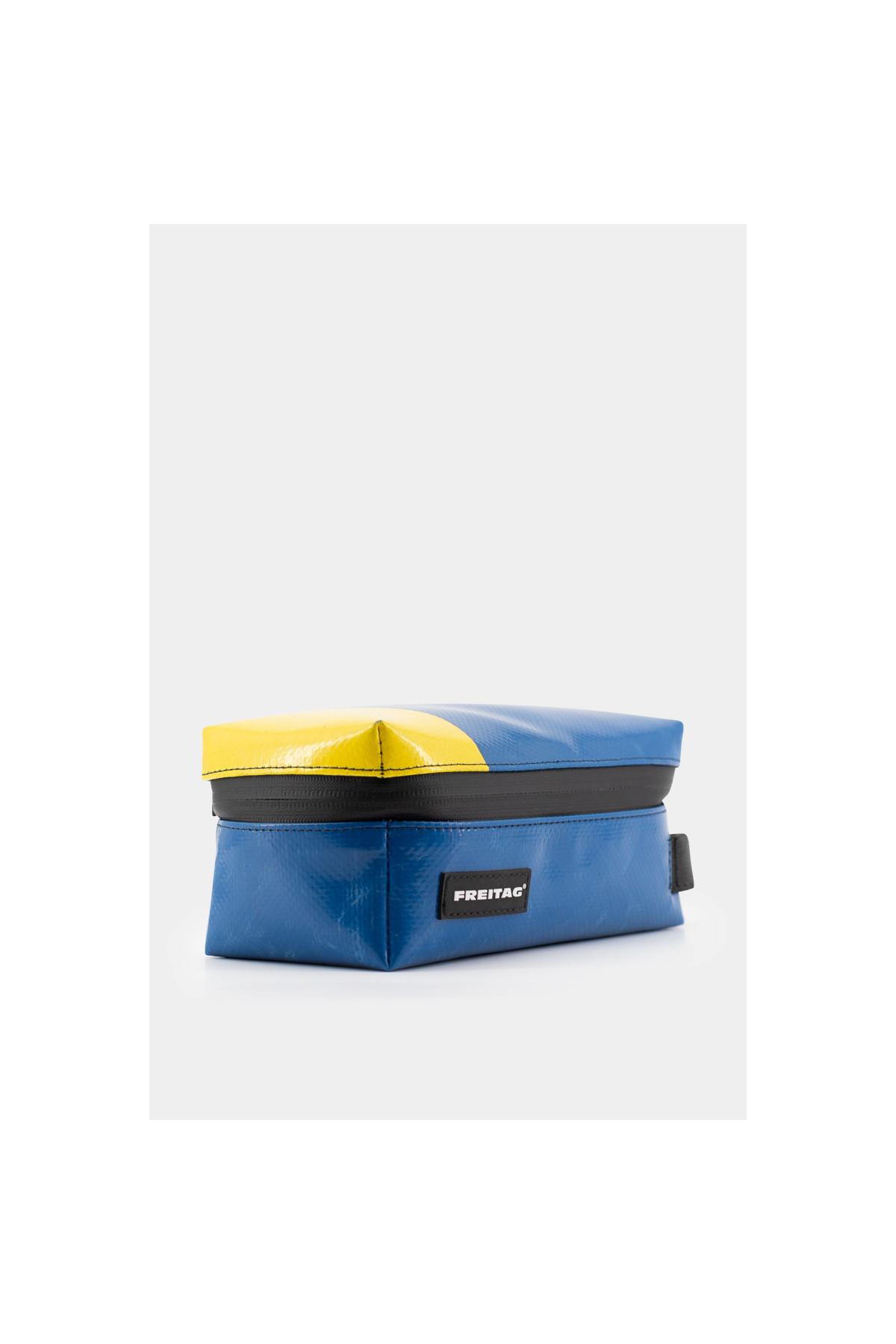 FREITAG F35 CHEYENNE パープルトラベルポーチ 【公式通販】