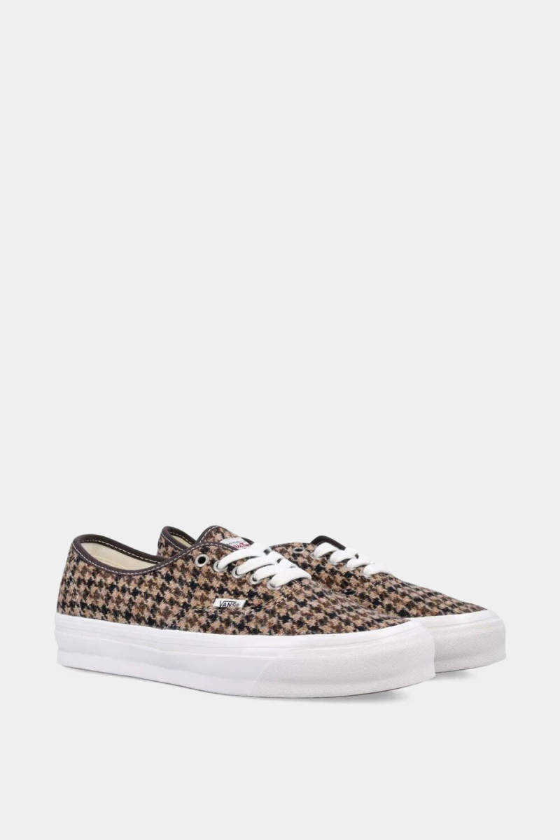 LX Authentic 44 VN000EBNBRO1