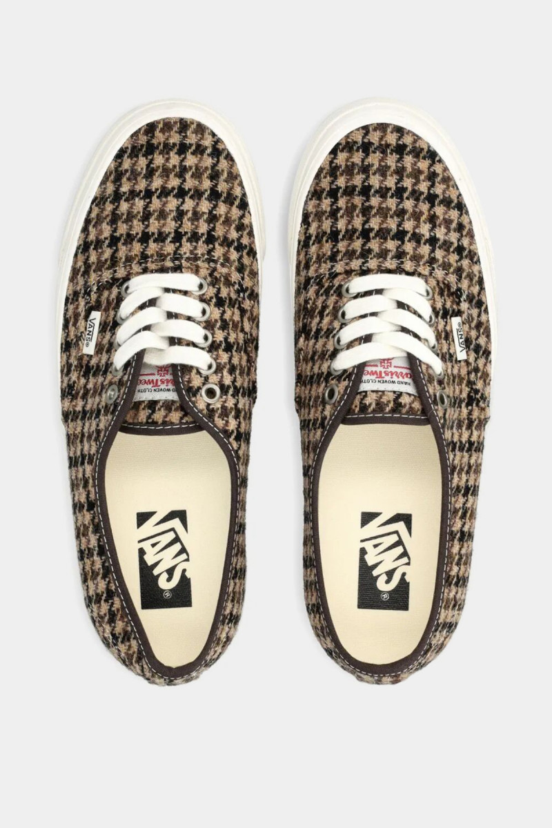 LX Authentic 44 VN000EBNBRO1