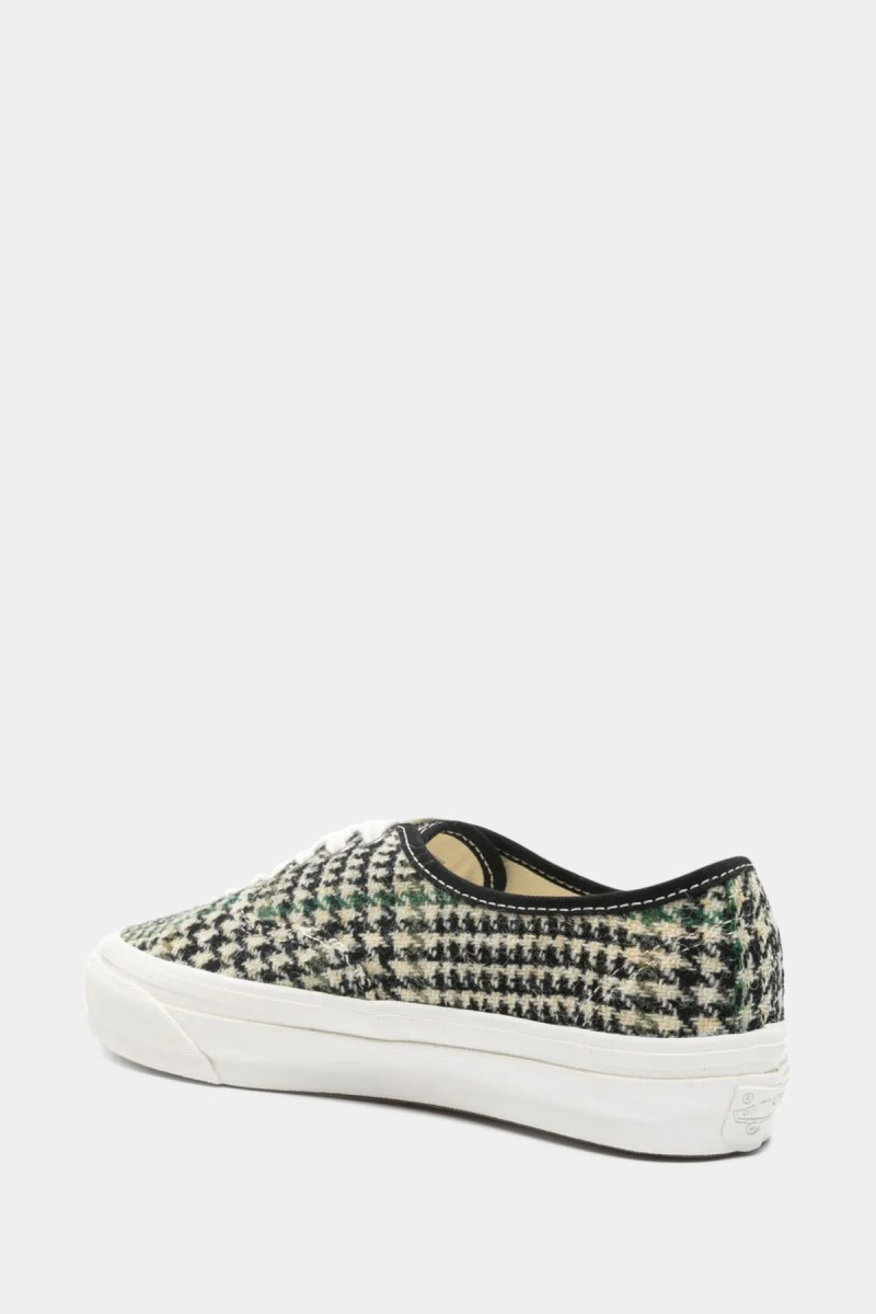 LX Authentic 44 VN000EBNY281