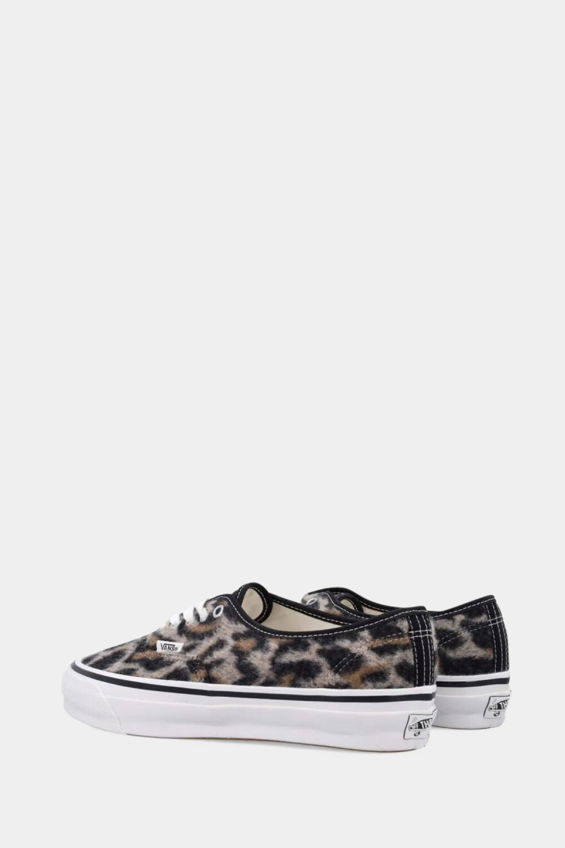 LX Authentic 44 VN000EBNYS81