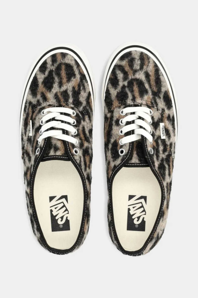 LX Authentic 44 VN000EBNYS81