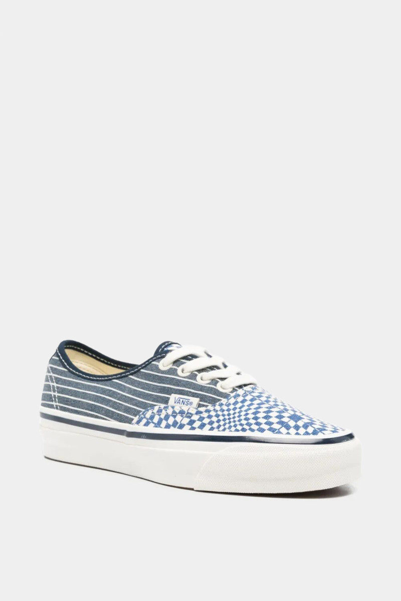 LX Authentic 44 VN000D9NAHD1