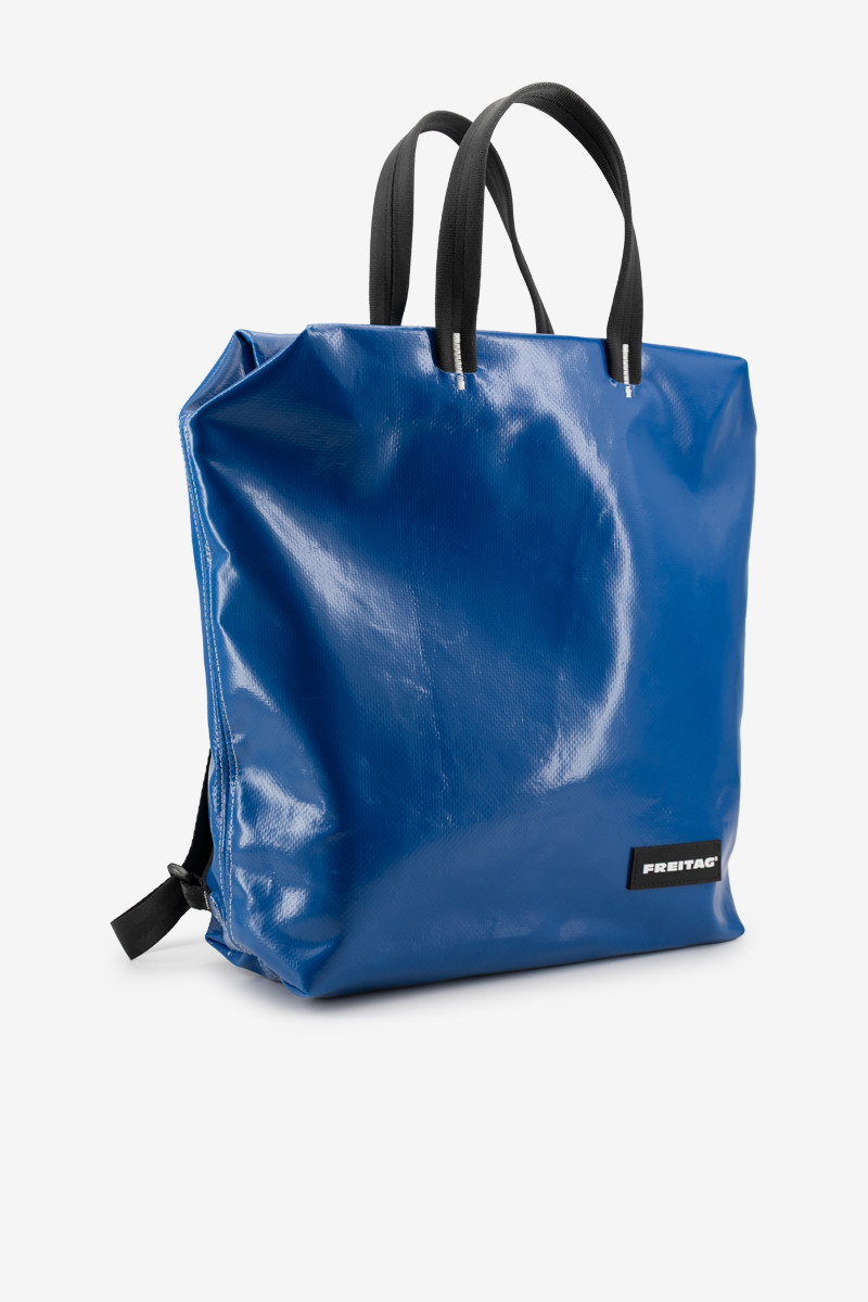 FREITAG F201 PETE – Urban backpack in recycled truck tarp| Société