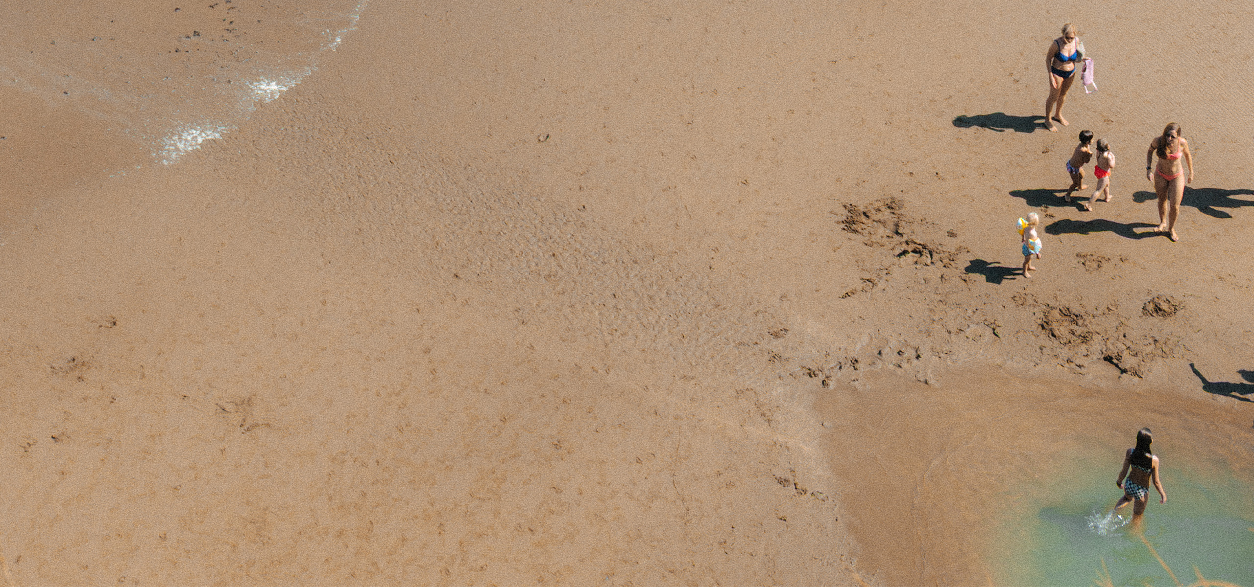 Société Anonyme & Lois Jeans Capsule collection